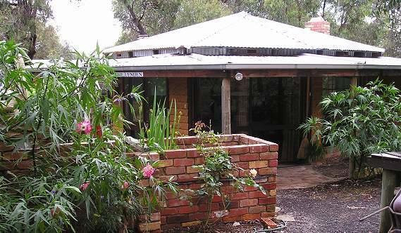 Moonbeam Cottages & Rainbow Cafe Moonambel الغرفة الصورة