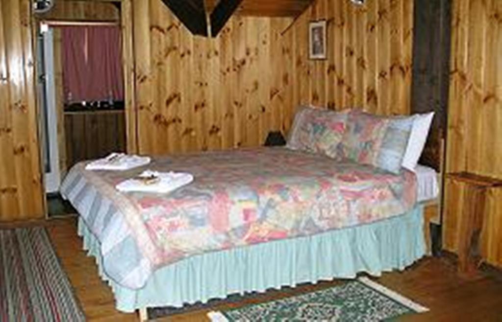 Moonbeam Cottages & Rainbow Cafe Moonambel الغرفة الصورة